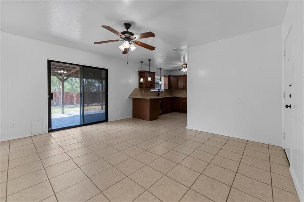 817 Warren Way Property Photo 6