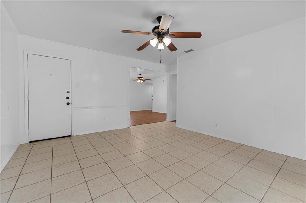 817 Warren Way Property Photo 7