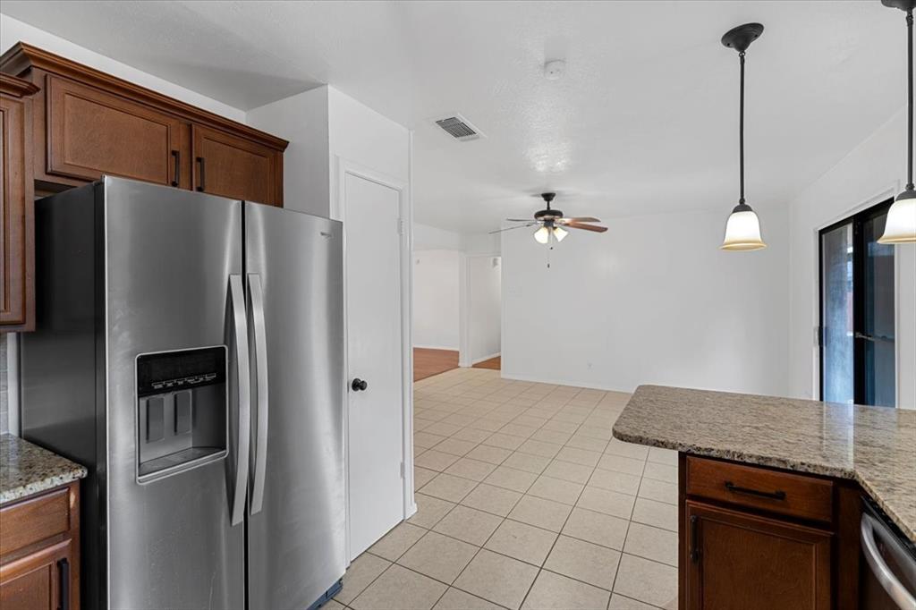 817 Warren Way Property Photo 11