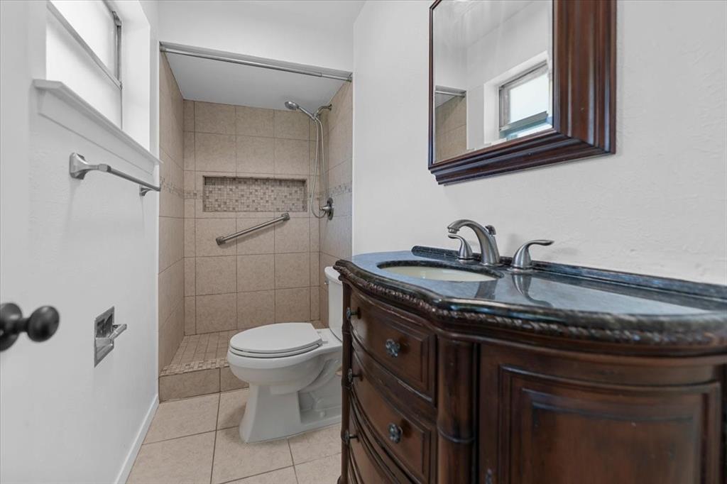 817 Warren Way Property Photo 16