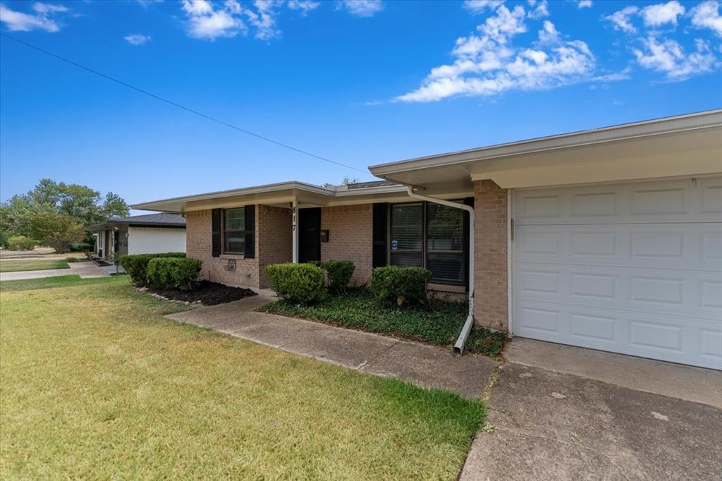 817 Warren Way Property Photo 34