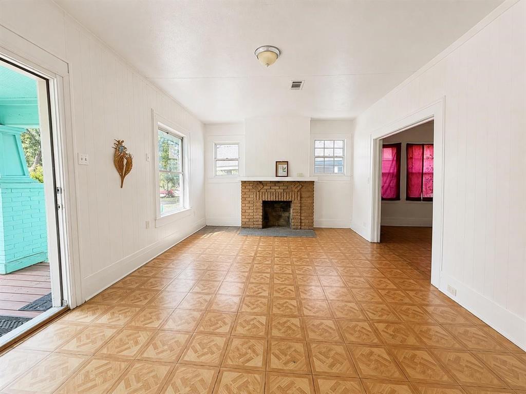 707 W Brooklyn Avenue Property Photo 4