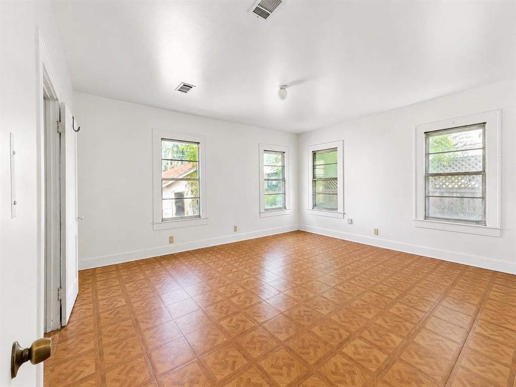 707 W Brooklyn Avenue Property Photo 6