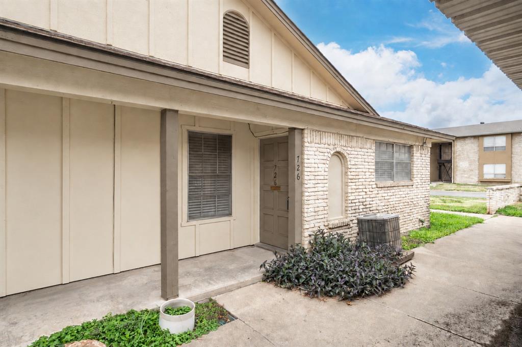 726 E Pecan Street Property Photo 1