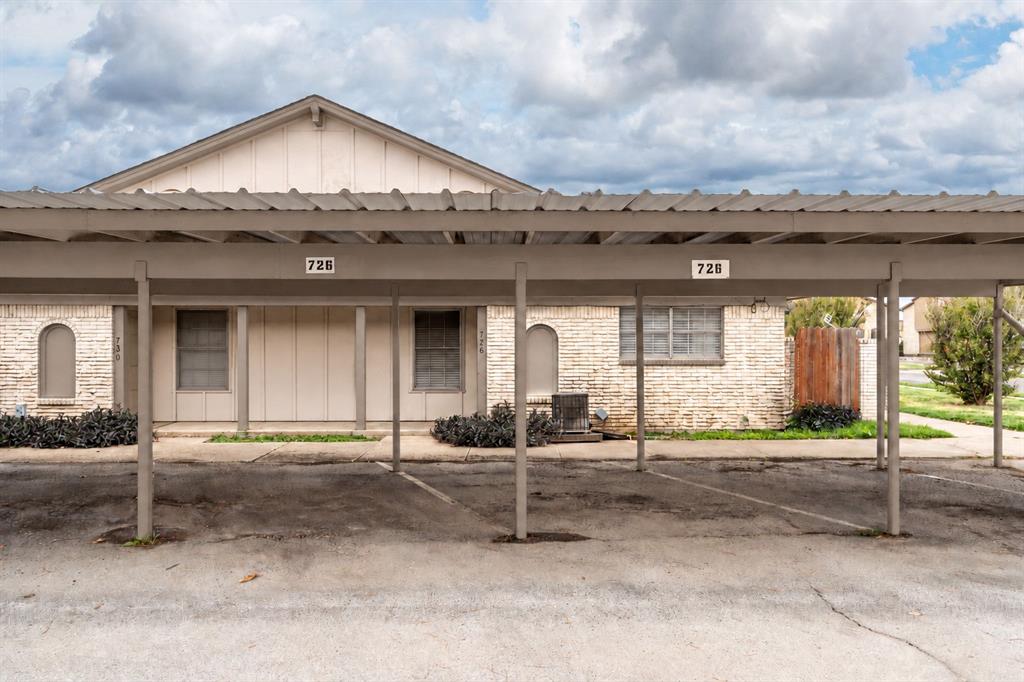 726 E Pecan Street Property Photo 16
