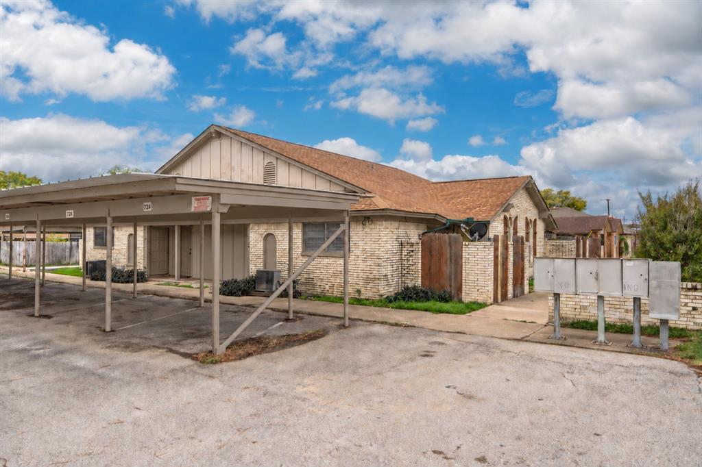 726 E Pecan Street Property Photo 17