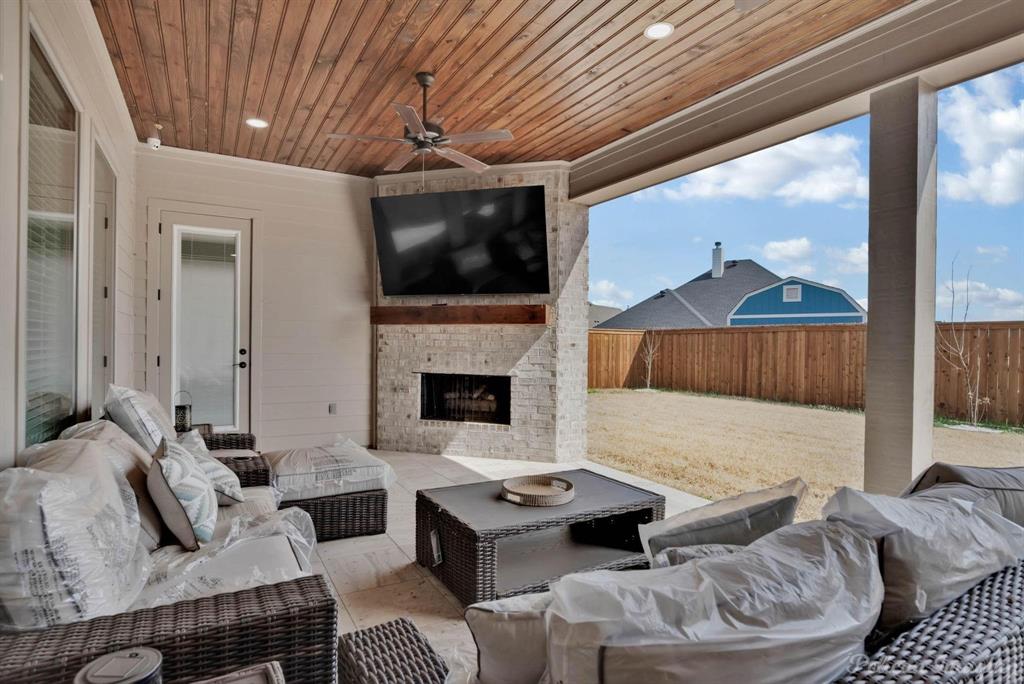 704 Calcasieu Pass Property Photo 6