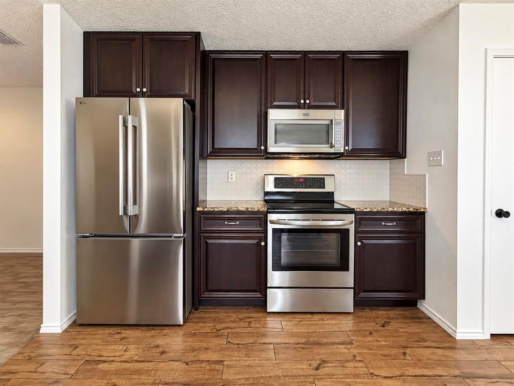 2708 Vasey Oak Drive Property Photo 14