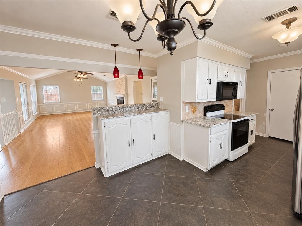 17922 Hillcrest Road Property Photo 6