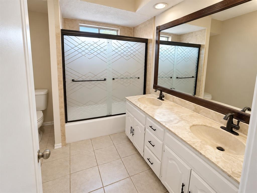 17922 Hillcrest Road Property Photo 10