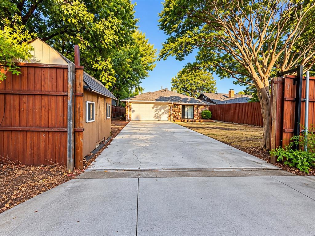 17922 Hillcrest Road Property Photo 11