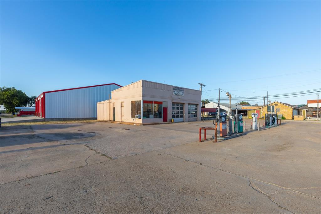 131 E 4th Street Property Photo 2