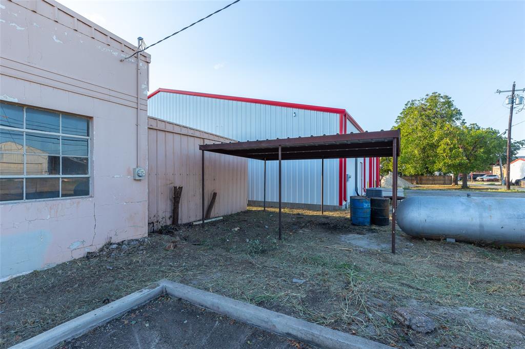 131 E 4th Street Property Photo 4
