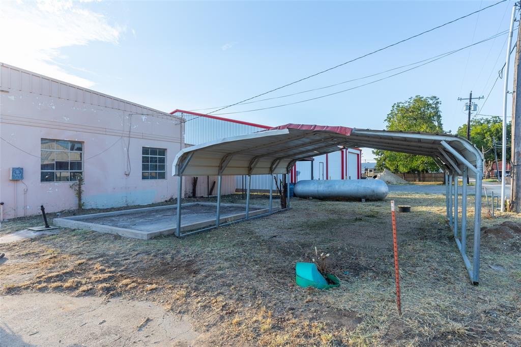 131 E 4th Street Property Photo 5