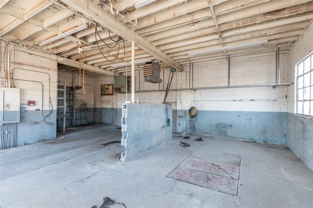 131 E 4th Street Property Photo 11