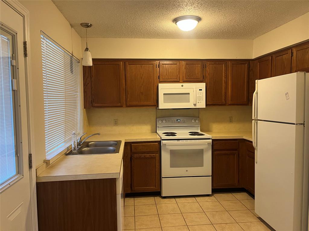 803 Bluebonnet Drive C Property Photo 2