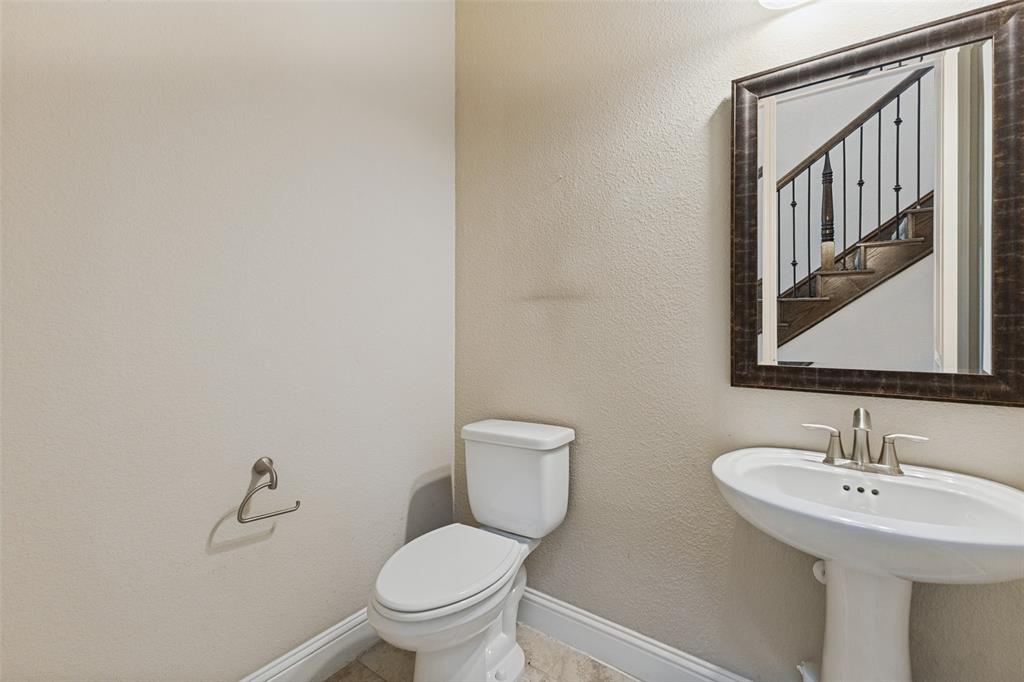 624 Club Drive Property Photo 9