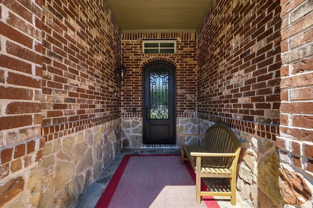 2809 Creekway Drive Property Photo 2