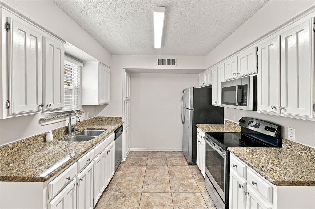 4807 Crestmont Court Property Photo 10