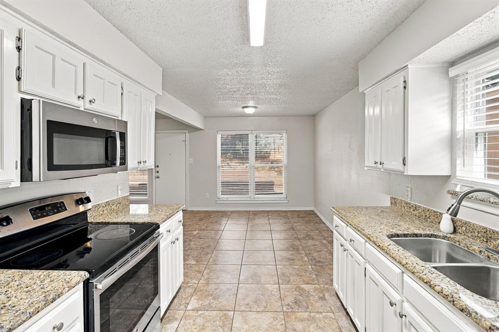 4807 Crestmont Court Property Photo 12