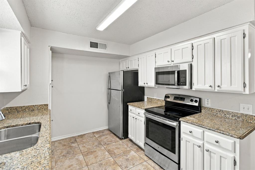4807 Crestmont Court Property Photo 14