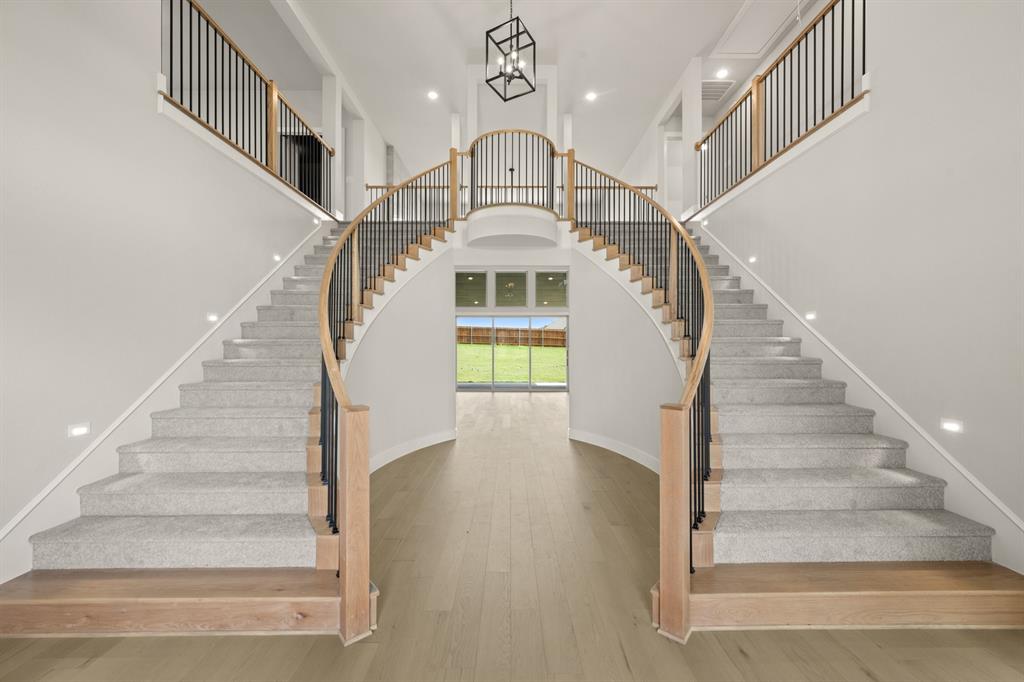 200 Cheyenne Mountain Drive Property Photo 3