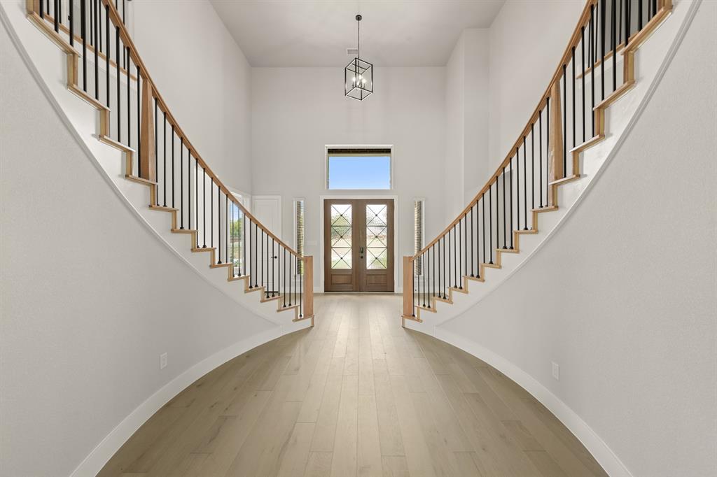200 Cheyenne Mountain Drive Property Photo 4