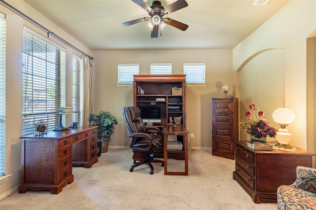 9736 Sam Bass Trail Property Photo 5