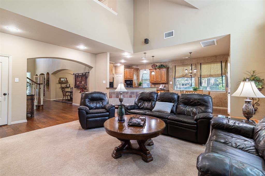 9736 Sam Bass Trail Property Photo 8