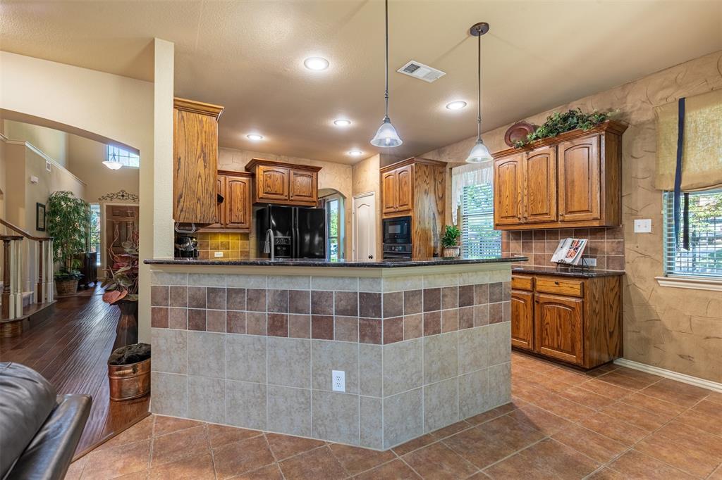 9736 Sam Bass Trail Property Photo 10