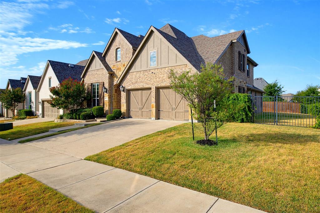 1920 Roundtree Circle Property Photo 2