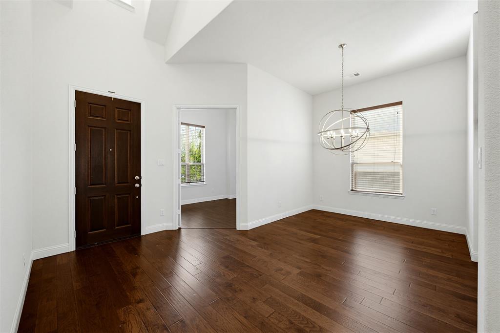 1920 Roundtree Circle Property Photo 5