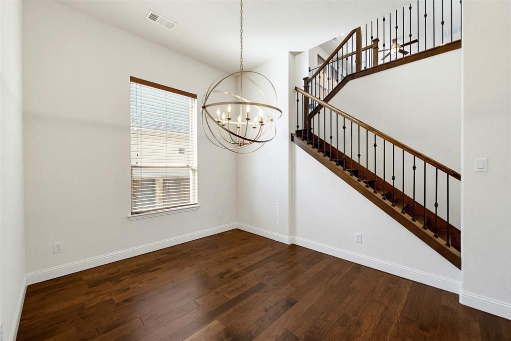 1920 Roundtree Circle Property Photo 7