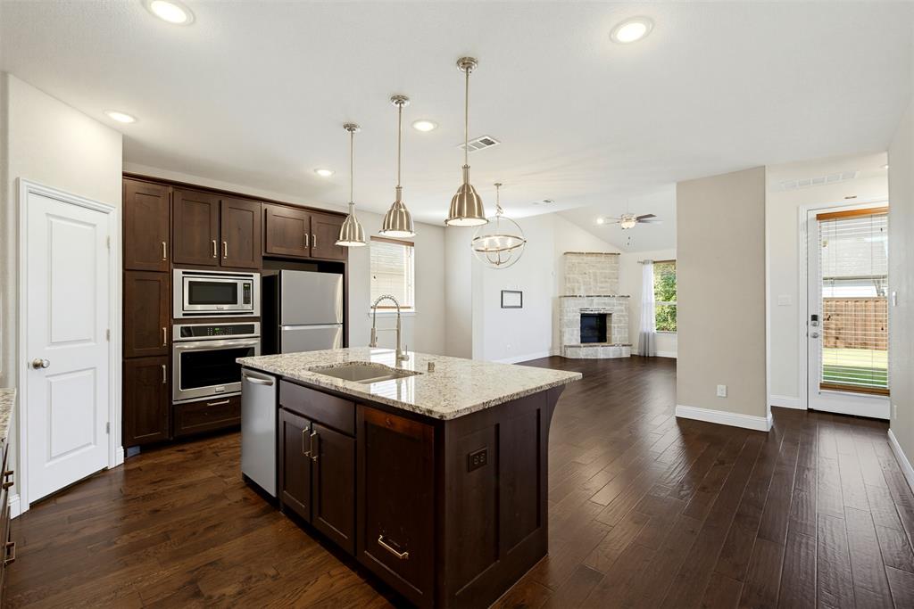 1920 Roundtree Circle Property Photo 8