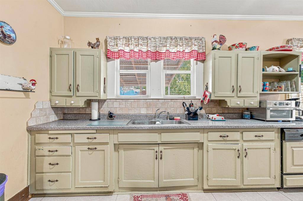 125 S Bell Street Property Photo 8