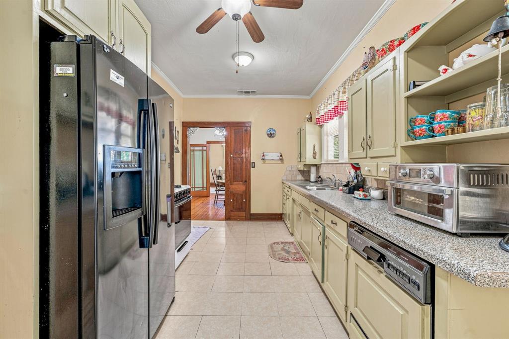 125 S Bell Street Property Photo 9