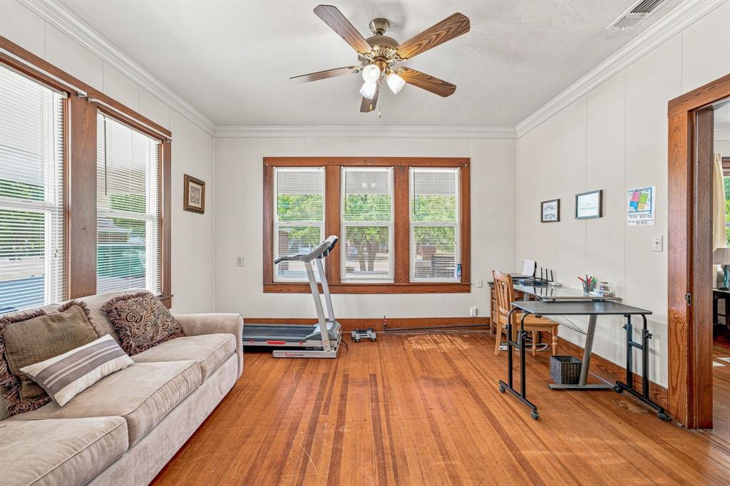 125 S Bell Street Property Photo 10