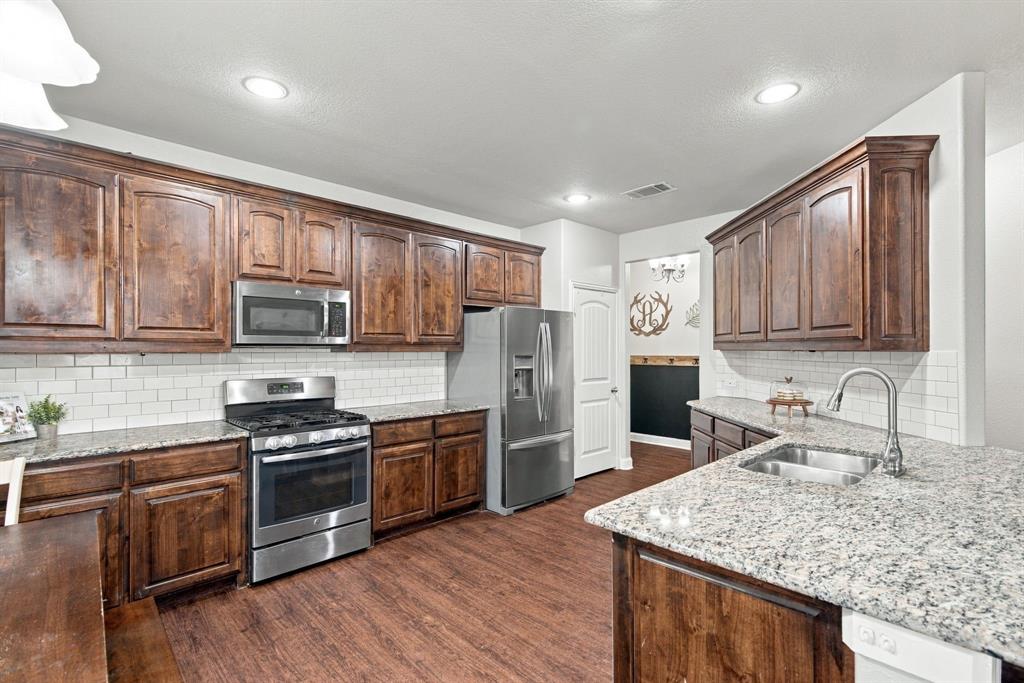 28 S Highland Drive Property Photo 1