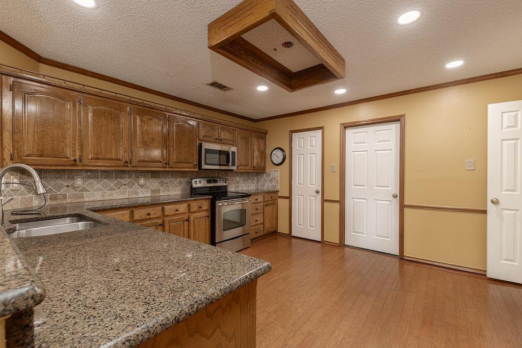102 Fairway Lane Property Photo 6