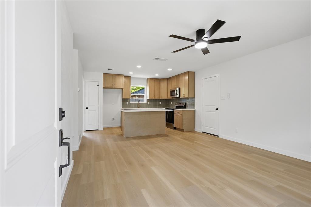 527 W Aubrey Street Property Photo 3