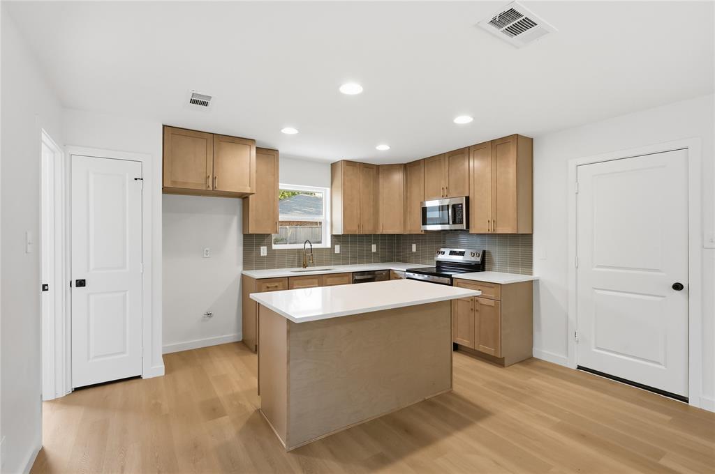 527 W Aubrey Street Property Photo 6