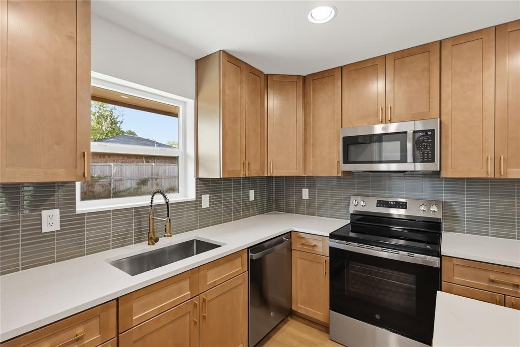 527 W Aubrey Street Property Photo 8