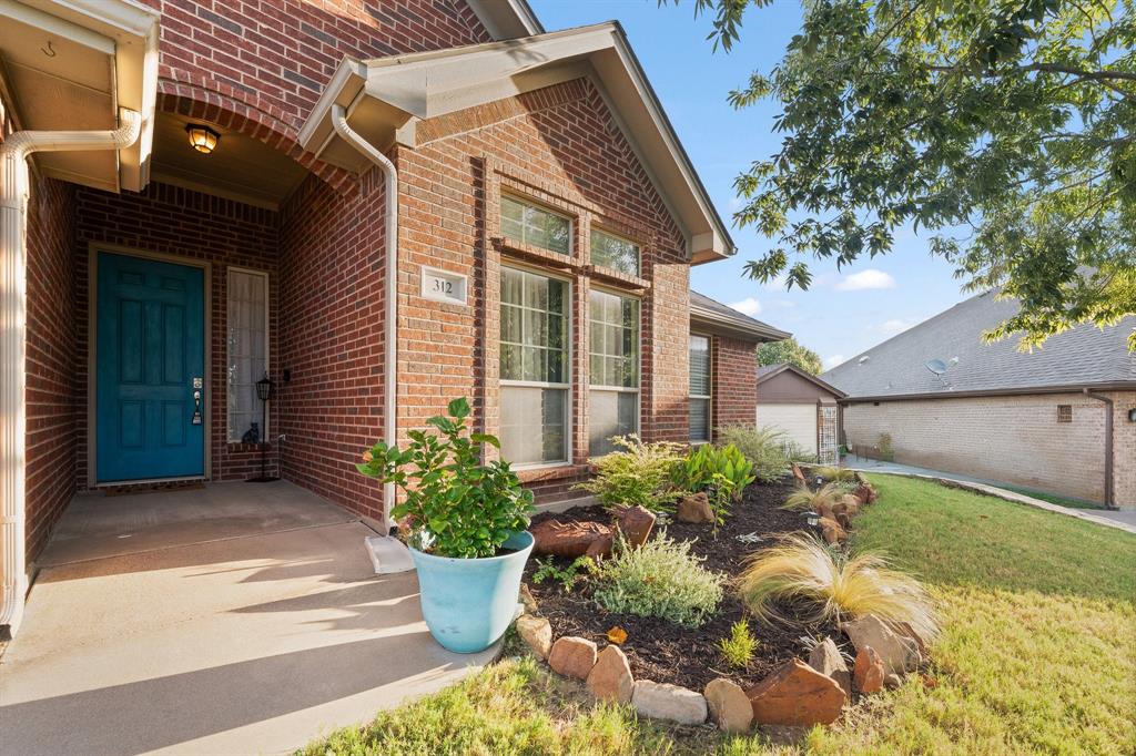 312 Nutmeg Property Photo 3