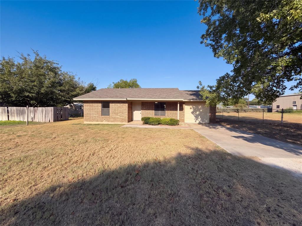 711 Vickie Drive Property Photo 2