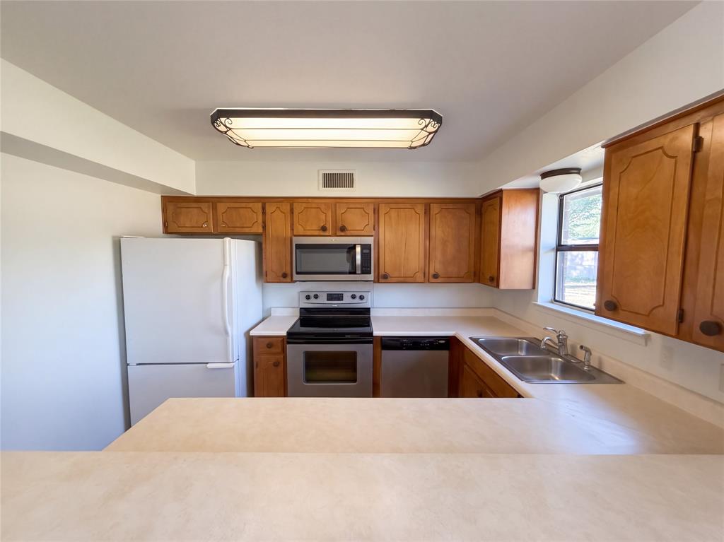 711 Vickie Drive Property Photo 7