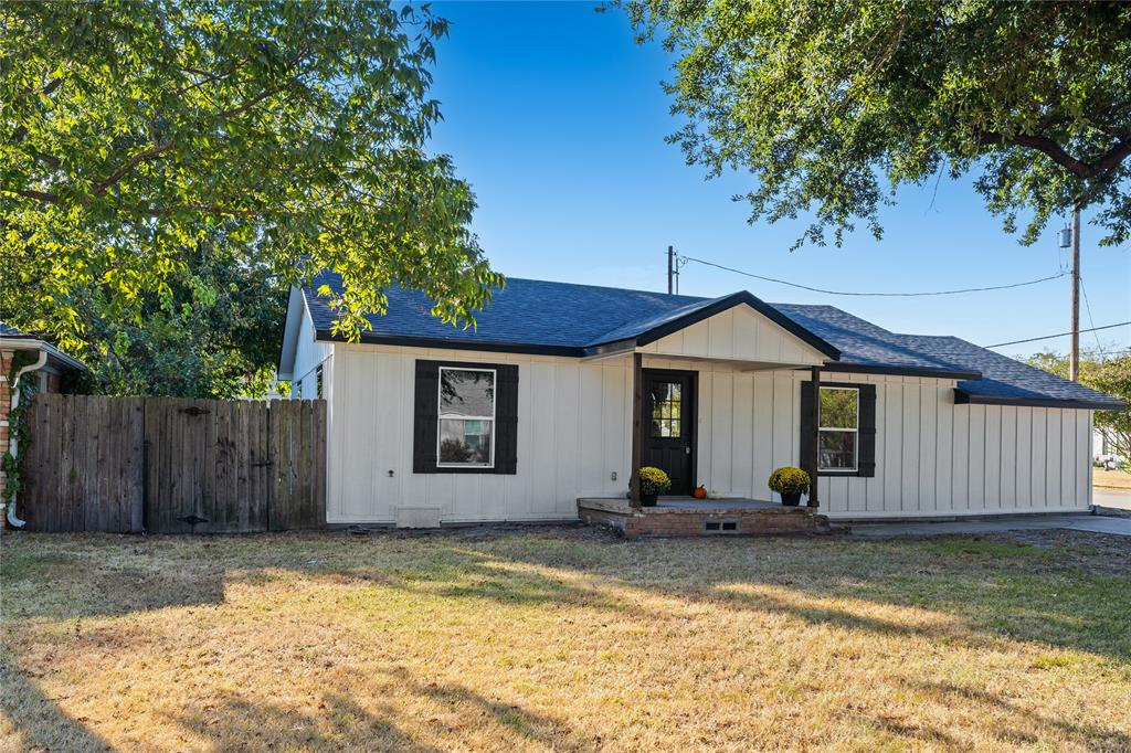 1047 Davis Street Property Photo 1