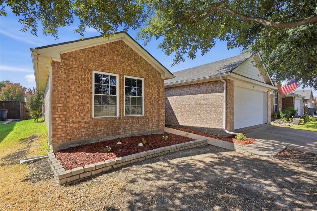 1930 Livingston Lane Property Photo 4