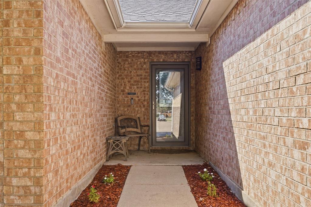 1930 Livingston Lane Property Photo 5