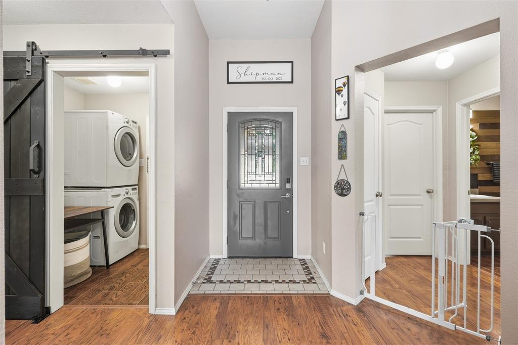1930 Livingston Lane Property Photo 6
