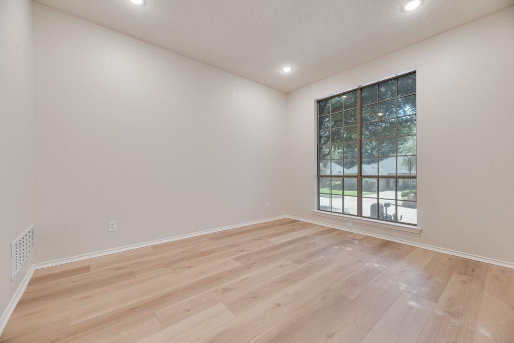 9021 Lakepointe Avenue Property Photo 17